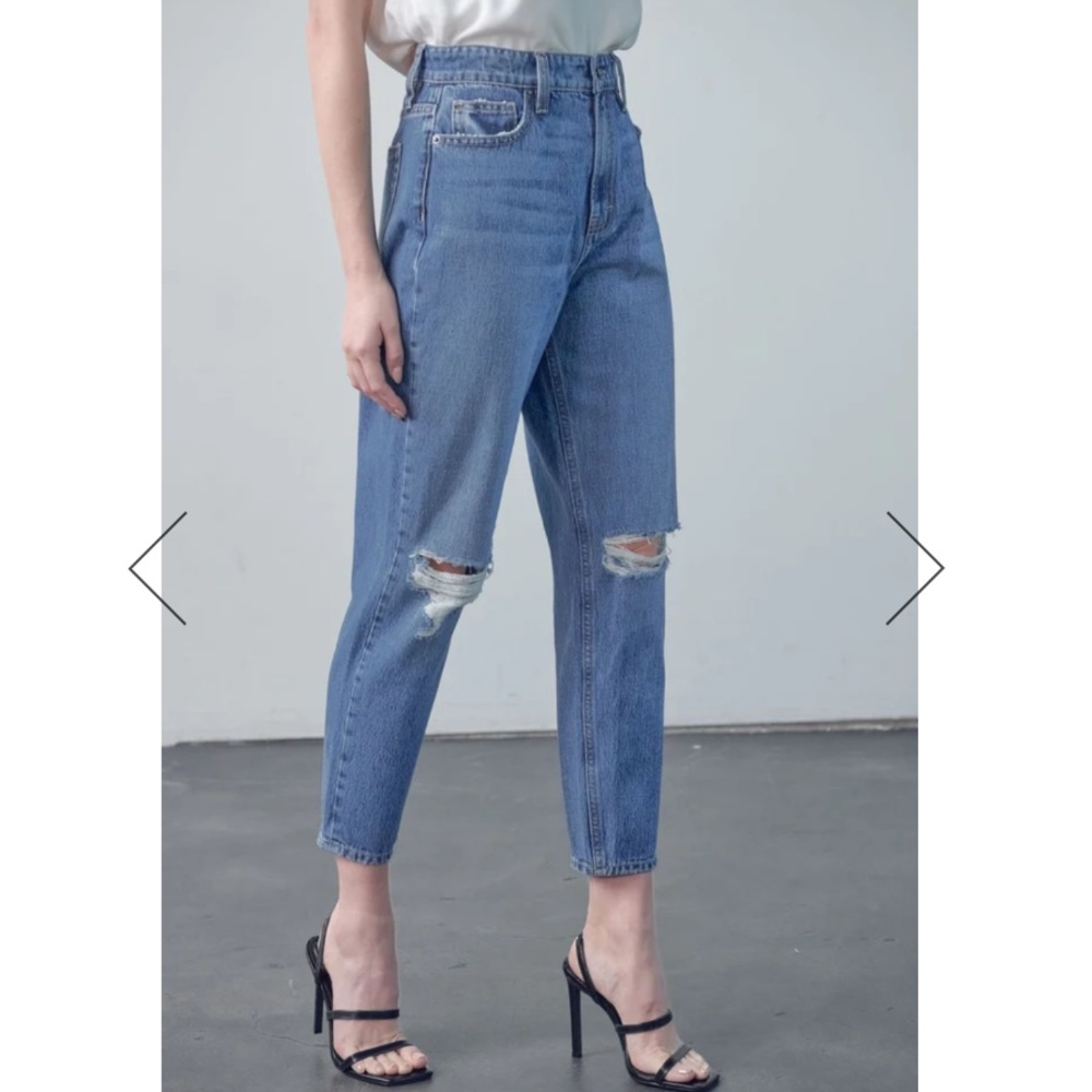 NWT Hidden Zoey Distressed Tapered Jeans